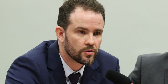 Governo pretende alcançar meta fiscal por meio de diálogo, afirma Durigan