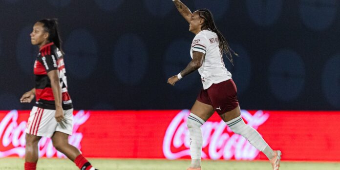 Fluminense derrota Flamengo e amplia vantagem na Copa do Brasil Feminina