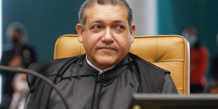 Nunes Marques determina suspensão de novos posts e seguidores no Exército de Lula