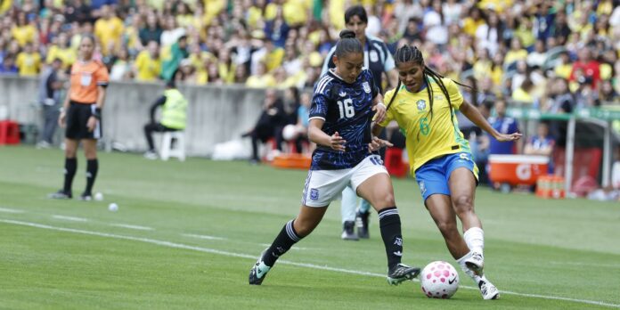 Seleção feminina chega a Recife para enfrentar a Argentina após cortes na equipe