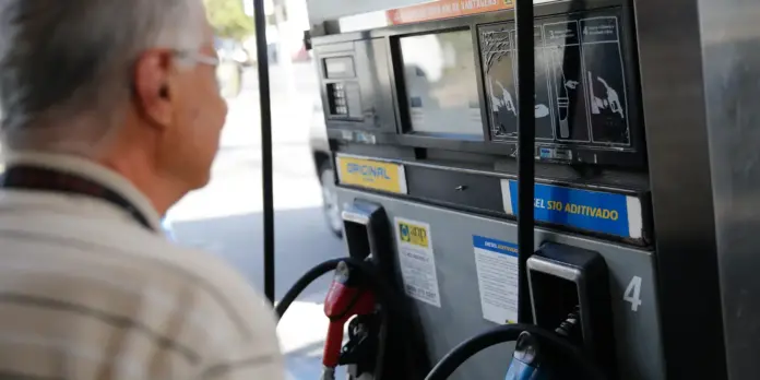 Governo estende por um mês subvenção de R$ 2,12 ao diesel