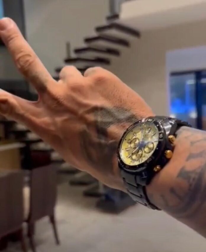 Homem é preso após exibir joias furtadas em redes sociais