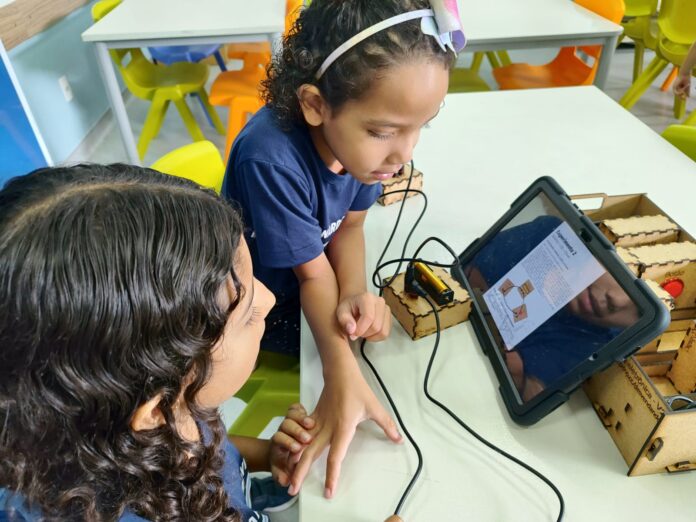 Startup do Distrito Federal inova no ensino de robótica e alcança mais de 30 mil estudantes