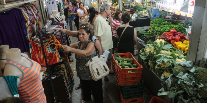 Cortes em auxílios sociais podem impactar economia de cidades do interior
