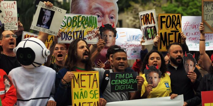Manifestação em São Paulo exige neutralidade da Meta nas eleições