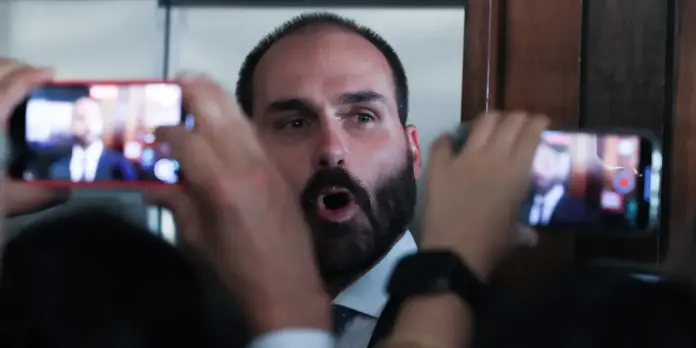 Eduardo Bolsonaro é incluído em lista de penas pendentes de cumprimento