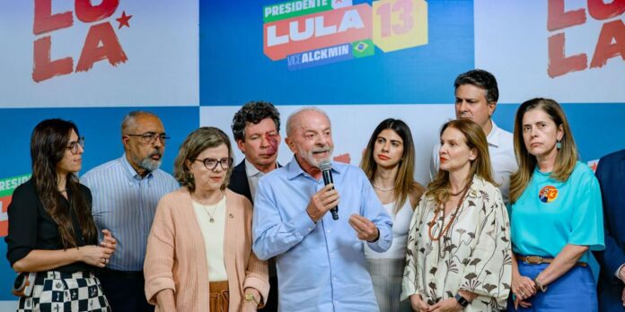 Lula comemora progresso na eliminação do modelo 6x1 e defende investimento público