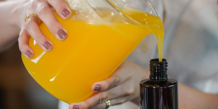 Anvisa divulga lista de cosméticos com possibilidade de fabricação artesanal
