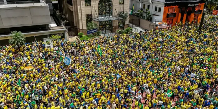 Campanha de Flávio Bolsonaro promove manifestação na Avenida Paulista