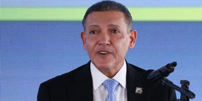TSE determina que seções eleitorais abertas devem encerrar votação às 19h